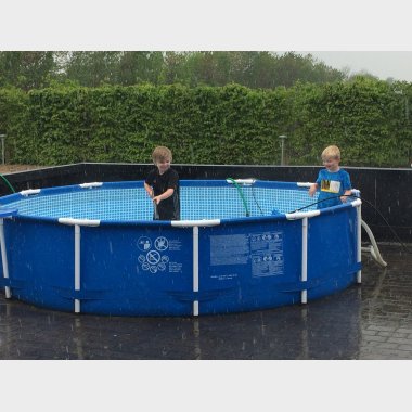 Rengøring af din pool